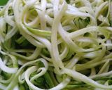 Foto del paso 1 de la receta: Fideos de zucchini con salsa vegetariana. 🌱