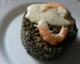 Foto del paso 6 de la receta: Arroz negro con gambas, pota y salsa alioli