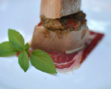 Foto del paso 3 de la receta: Atún a baja temperatura con jamón ibérico y pisto