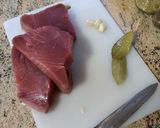 Foto del paso 1 de la receta: Atún rojo encebollado