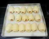 Foto langkah ke 5 dari resep Mini Sausage Bread/roti unyil isi sosis a.k.a Killer Soft Bread.