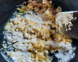 Foto langkah ke 2 dari resep Creamy Cauliflower Soup.