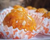 A picture of step 6 of Motichur laddo/laddu.