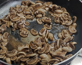 Foto del paso 1 de la receta: Casarecce con salsa de trufa y champiñones