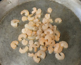 Foto del paso 3 de la receta: Fideuá con sepia, gambas y allioli
