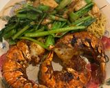 A picture of step 2 of Stir-Fried Noodles with Lobster and Mushrooms.
