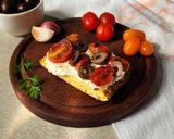Foto del paso 5 de la receta: 🍅 🫒🧄 🍞 Bruschetta con ricota olivas negras y tomate cherry dorados a la sartén 🍞🧄🫒🍅