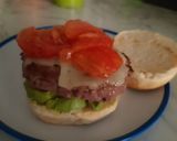 Foto del paso 6 de la receta: Hamburguesa de ternera con aguacate y salsa de miel y mostaza