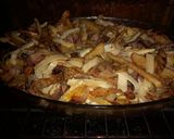 Foto del paso 8 de la receta: Papas rústicas, tiras de carne, jamón, huevo, queso y cebollas