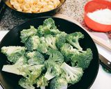 Foto del paso 1 de la receta: Orecchiette con brócoli y parmesano