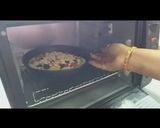 चीजी पैन पिज़्ज़ा (Cheesy pan pizza recipe in Hindi) रेसिपी चरण 7 फोटो