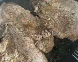 Foto del paso 3 de la receta: Chuletas, patata cocida y vinagreta agridulce de pepinillos con tomate seco