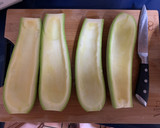 Foto del paso 1 de la receta: Calabacines rellenos de carne y verduras