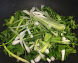 Foto del paso 2 de la receta: Pak choi y kale con aliño japonés