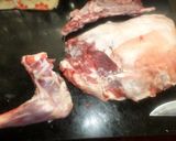Foto del paso 3 de la receta: Cordero a las hierbas con papas noisette en salsa de roquefort