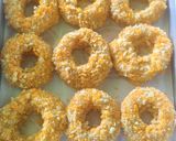 Foto langkah ke 4 dari resep Donat ayam saus keju.