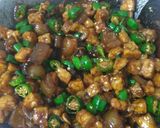 Foto langkah ke 6 dari resep Tumis kikil tempe cabai hijau.