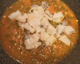 Foto del paso 4 de la receta: Merluza con calamares y patatas