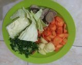 Foto langkah ke 2 dari resep Sop sayur bakso.