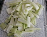 Foto del paso 2 de la receta: Pak choi salteado con pulpo y habas