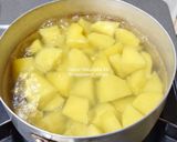 Foto langkah ke 1 dari resep Stik Kentang Keju.