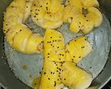A picture of step 12 of Cookpad beef mince bread in pateela.