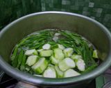 Foto langkah ke 3 dari resep Sayur Bening Kacang Panjang.