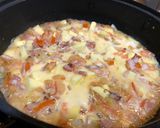 Hình bước làm 4 của món Lạ Miệng Với Bacon, Khoai Tây, Trứng, Phô Mai, Cà Chua và Các Loại Lá Thơm Của Ý