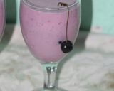 A picture of step 3 of Cherry smoothy.