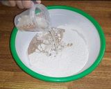 Foto langkah ke 2 dari resep Cara Membuat Adonan Roti yang Empuk & Mengembang.