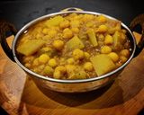 A picture of step 5 of Lauki matar curry.