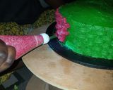 A picture of step 1 of Basket wave cake decoration.