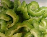 Foto langkah ke 1 dari resep Pare Bumbu Kelapa.