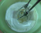 Foto langkah ke 16 dari resep Pecan Blondie Cheesecake with Blackcurrant.