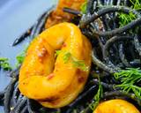 Hình bước làm 9 của món Mì Ý Mực Đen (Squid Ink Spaghetti) xào Hải Sản