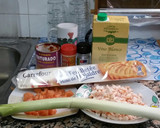 Foto del paso 1 de la receta: Trenza de hojaldre rellena de gambas y salmón