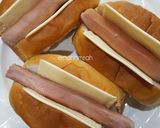 Gambar langkah 3 resipi Roti Sosej Kukus Berkeju.