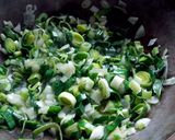 Foto del paso 3 de la receta: Cerdo con vegetales y crema al wok con papitas ricas!