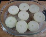 A picture of step 1 of Marmite Roasted Onions.