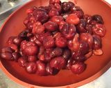 Une image de l'étape 2 de Compote de cerises et pêches jaunes aux pistaches.