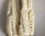 Foto del paso 5 de la receta: Bacalao skrei con gambones al ajillo, sobre cama de pimientos