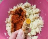 Foto del paso 4 de la receta: 🧆🧀🥔 Bocaditos de coliflor, papa y queso, al horno 🥔🧀🧆 Con un toque de cúrcuma y pimentón 😋