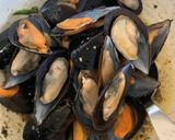A picture of step 3 of Creamy Mussels.