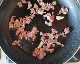Foto del passaggio 1 della ricetta Fusilli zucchine e salsiccia 🌷