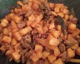 Foto langkah ke 5 dari resep Sambal Goreng Kentang Jantung Ayam.