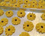 Foto langkah ke 5 dari resep Kue Semprit.