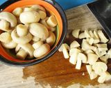 Foto langkah ke 1 dari resep Sup Bawang Jamur dengan Krim jagung.