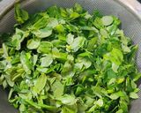 A picture of step 1 of Murungai kerai poriyal.