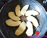 Foto del paso 1 de la receta: Bizcocho de manzana en sartén