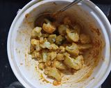 A picture of step 2 of Cauliflower Pakoda.